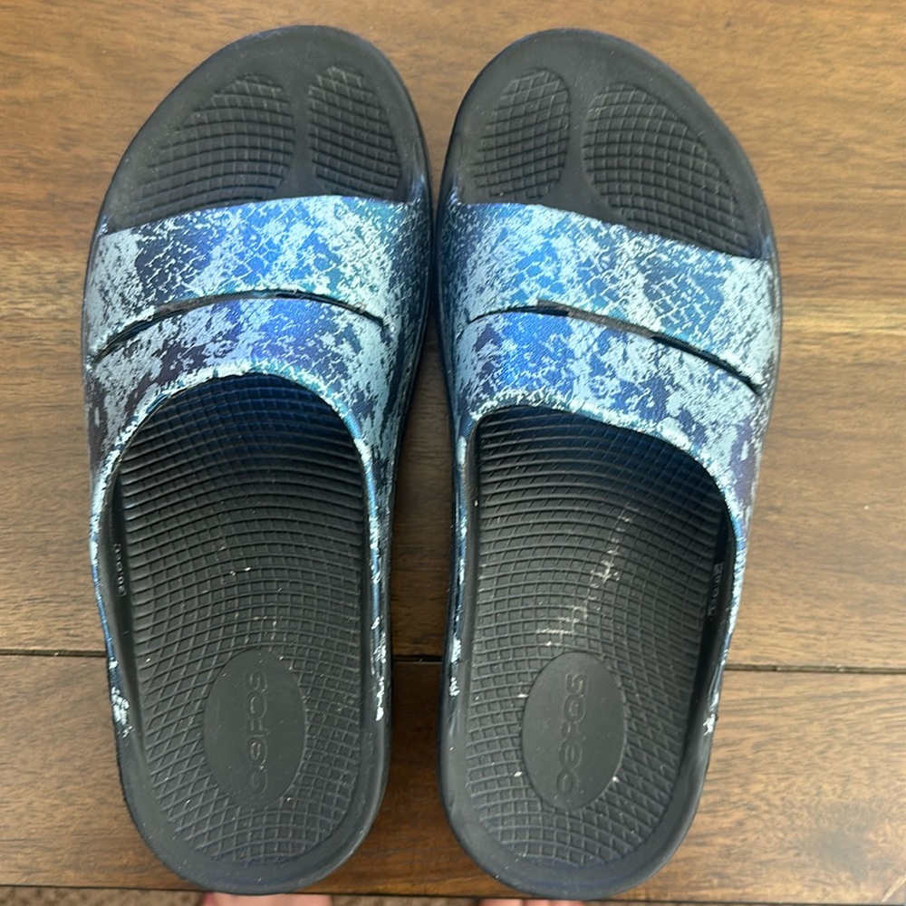 OOFOS Recovery Slides size 8